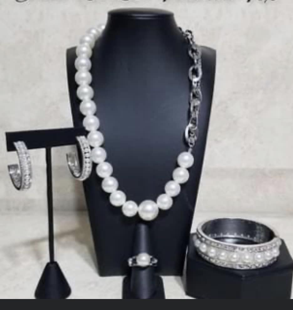 Fashion Fix Necklace Set- Pearl and Silver